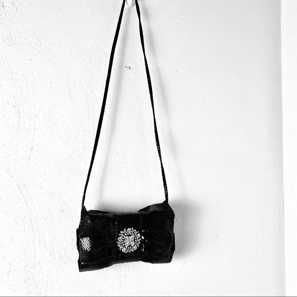 Iman Black Jeweled Broche  Snake Embossed Crossbody Bow Clutch Evening Bag. - Picture 14 of 16